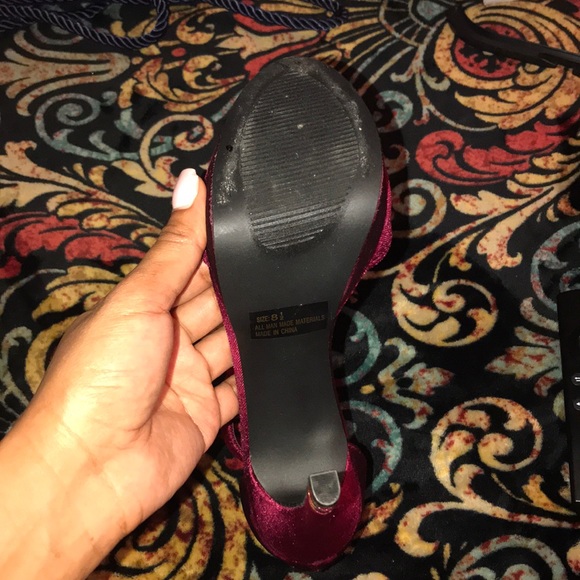 Velvet dress, fur choker/ and fur clutch to match - Picture 2 of 7